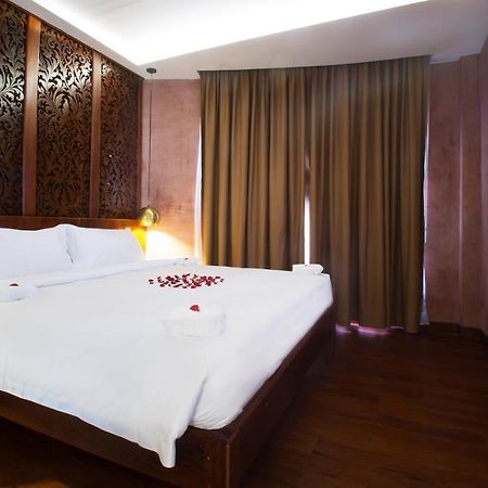 Almond Hotel Bassac River Пном Пен Екстериор снимка
