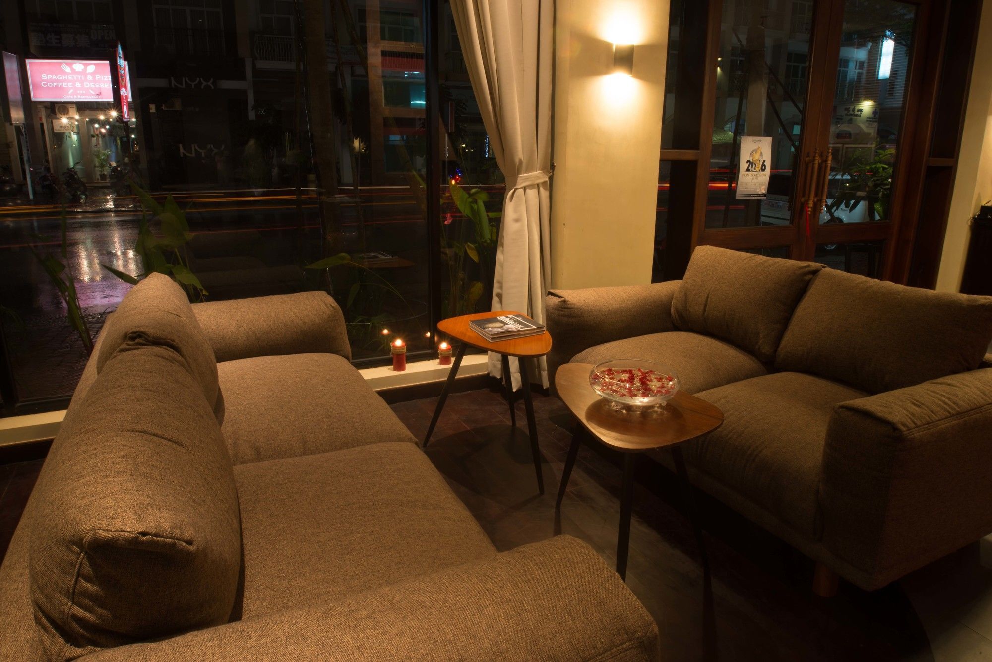 Almond Hotel Bassac River Пном Пен Екстериор снимка