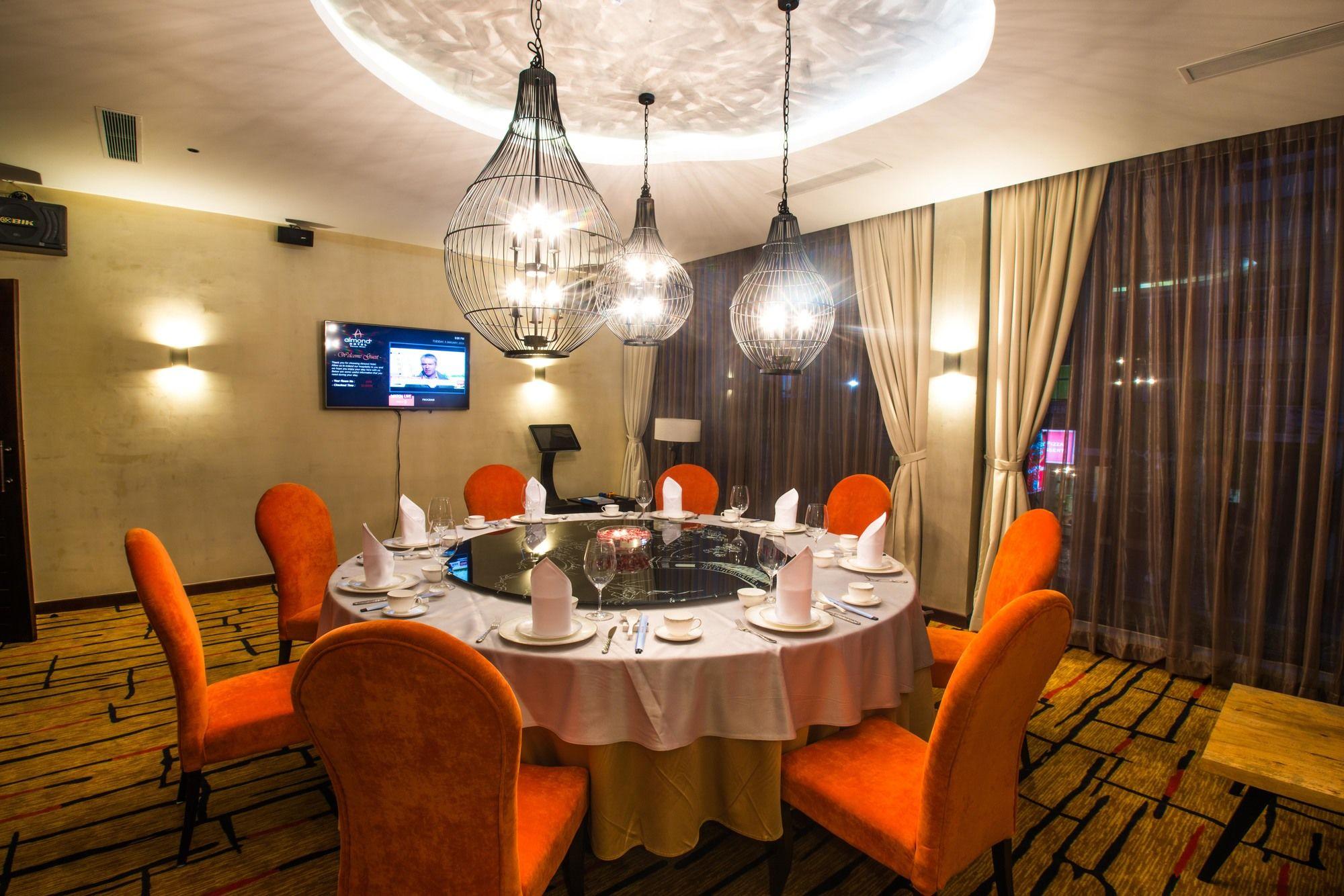 Almond Hotel Bassac River Пном Пен Екстериор снимка