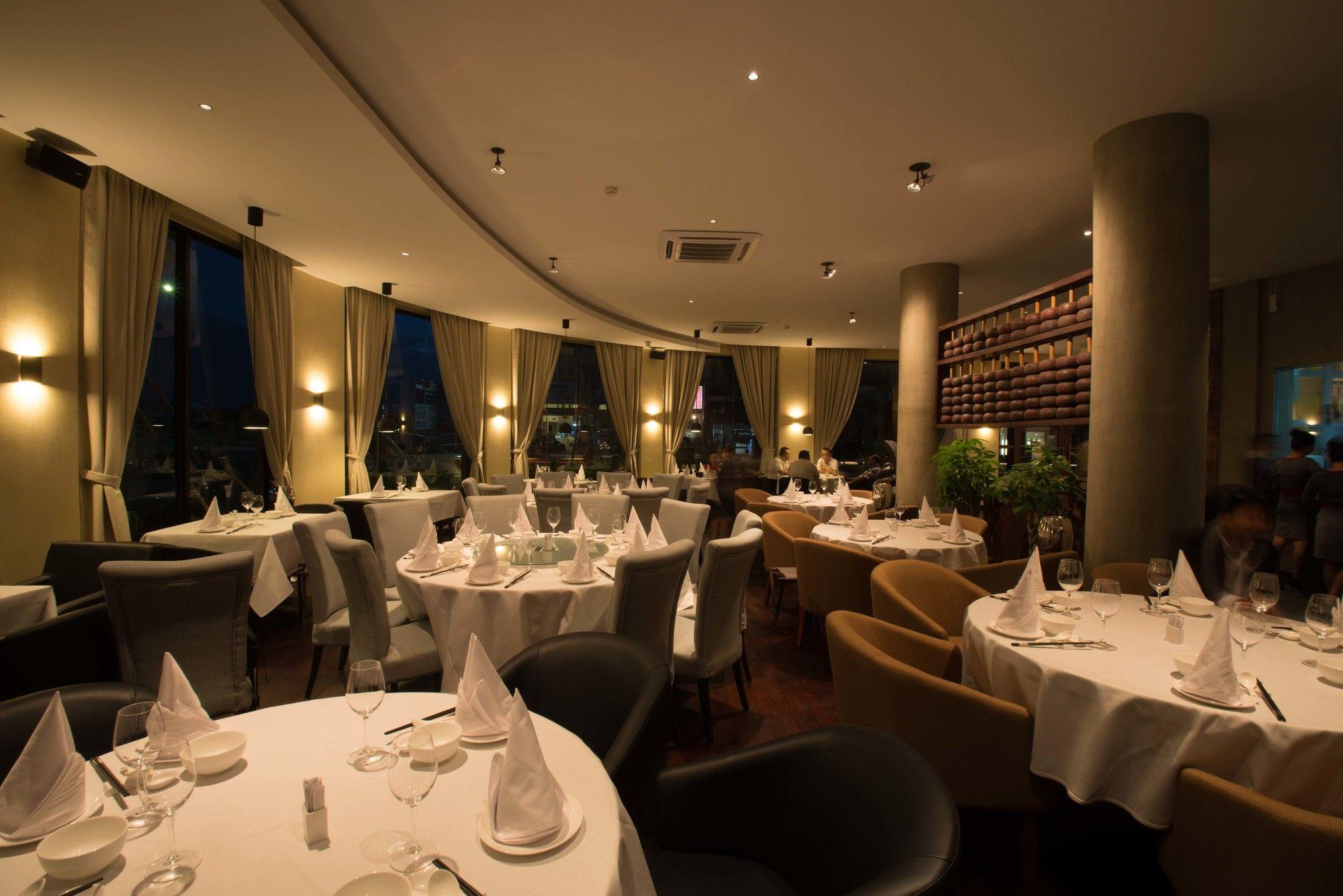 Almond Hotel Bassac River Пном Пен Екстериор снимка