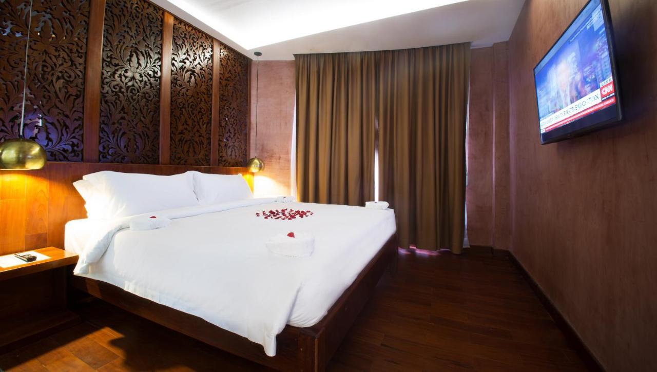 Almond Hotel Bassac River Пном Пен Екстериор снимка