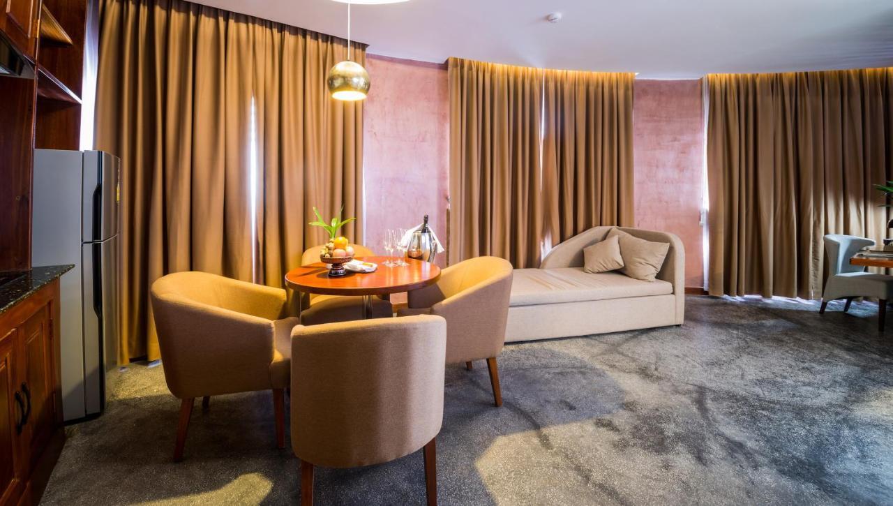 Almond Hotel Bassac River Пном Пен Екстериор снимка
