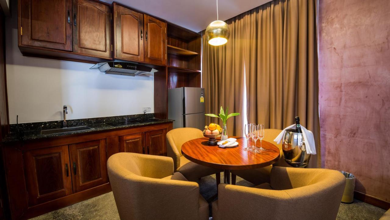 Almond Hotel Bassac River Пном Пен Екстериор снимка