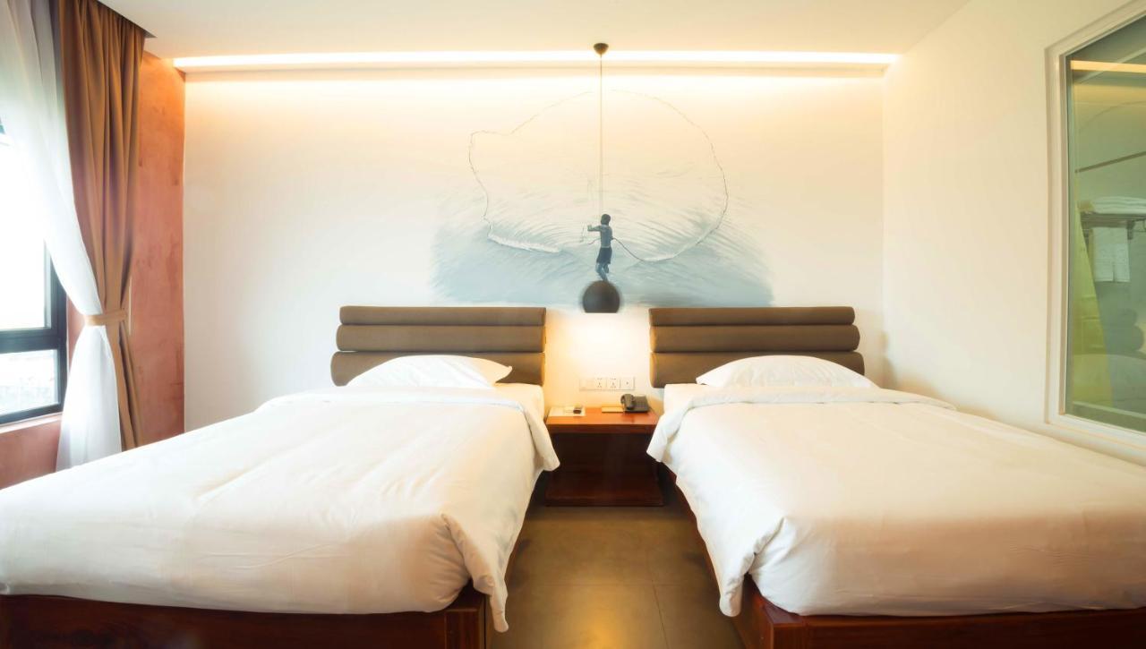 Almond Hotel Bassac River Пном Пен Екстериор снимка