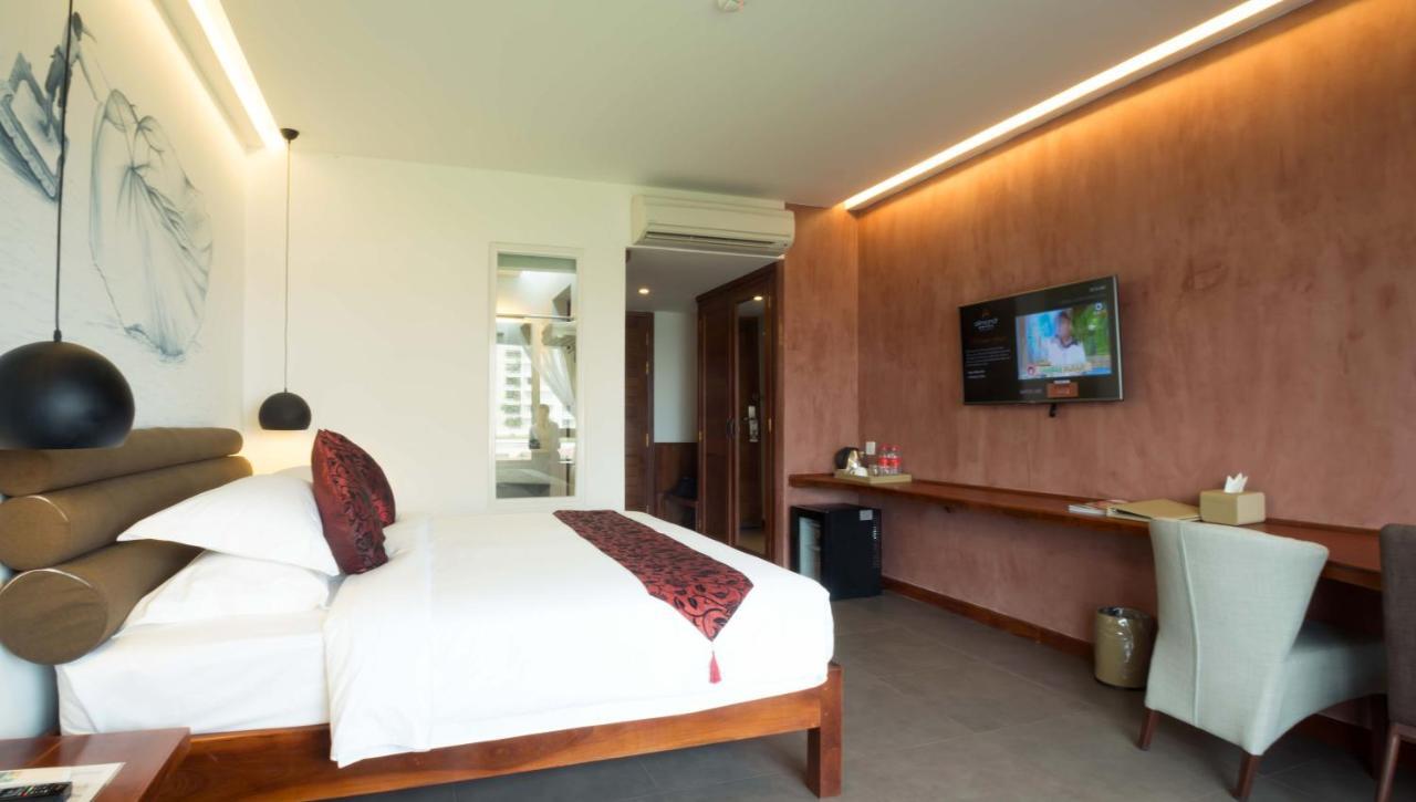 Almond Hotel Bassac River Пном Пен Екстериор снимка