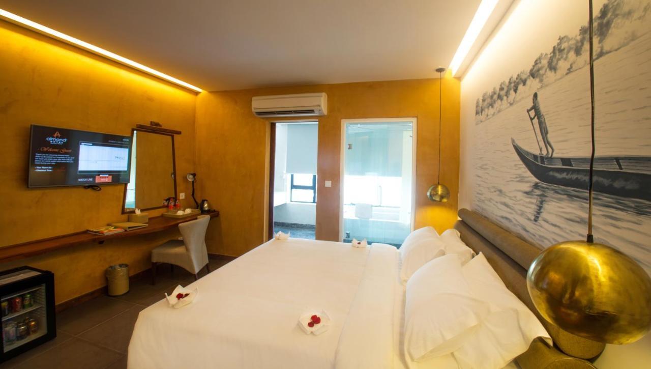 Almond Hotel Bassac River Пном Пен Екстериор снимка