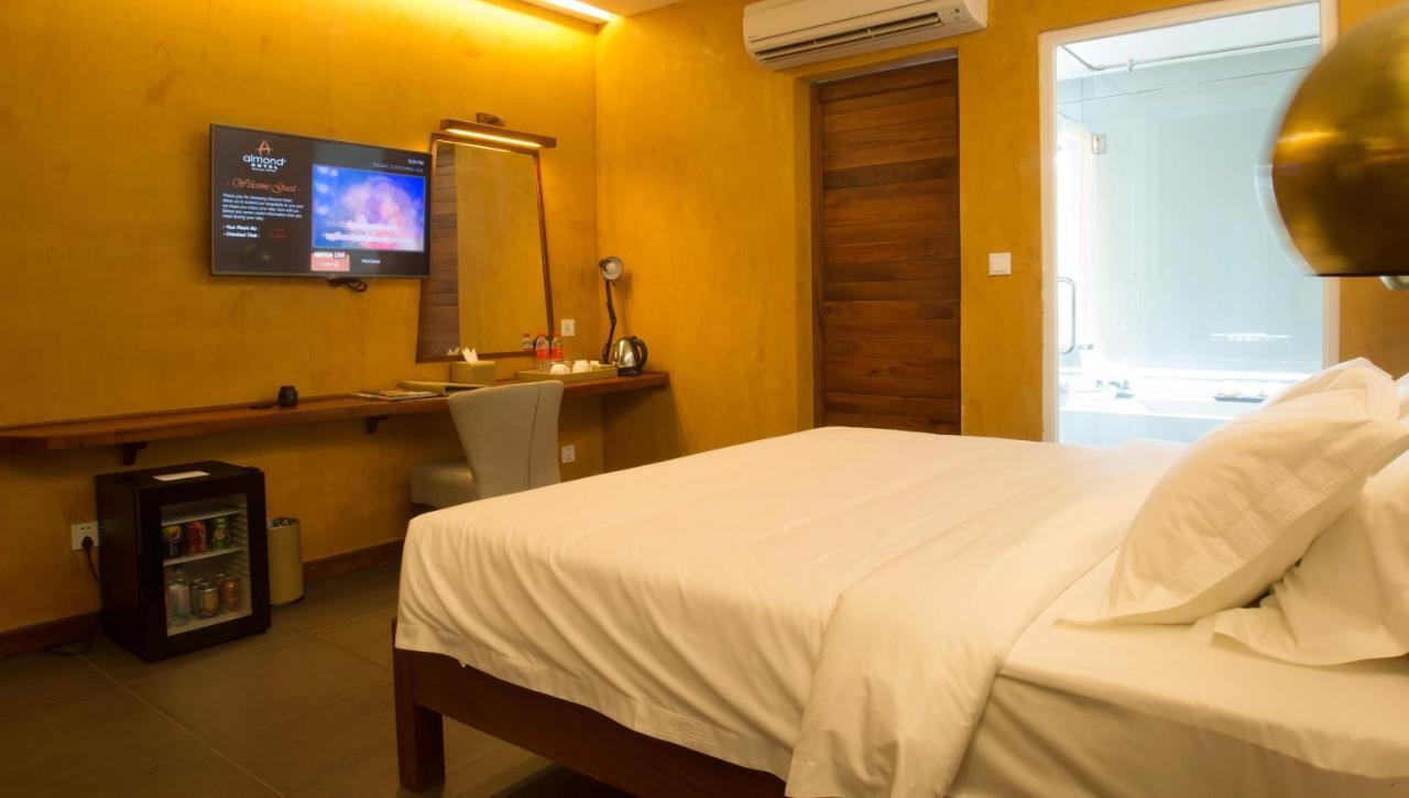 Almond Hotel Bassac River Пном Пен Екстериор снимка