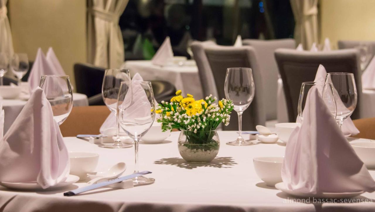 Almond Hotel Bassac River Пном Пен Екстериор снимка