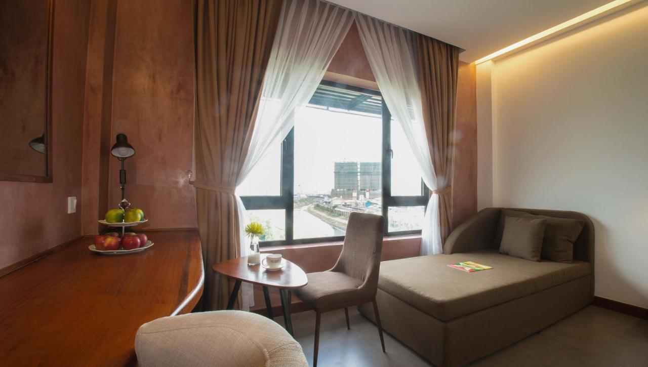 Almond Hotel Bassac River Пном Пен Екстериор снимка