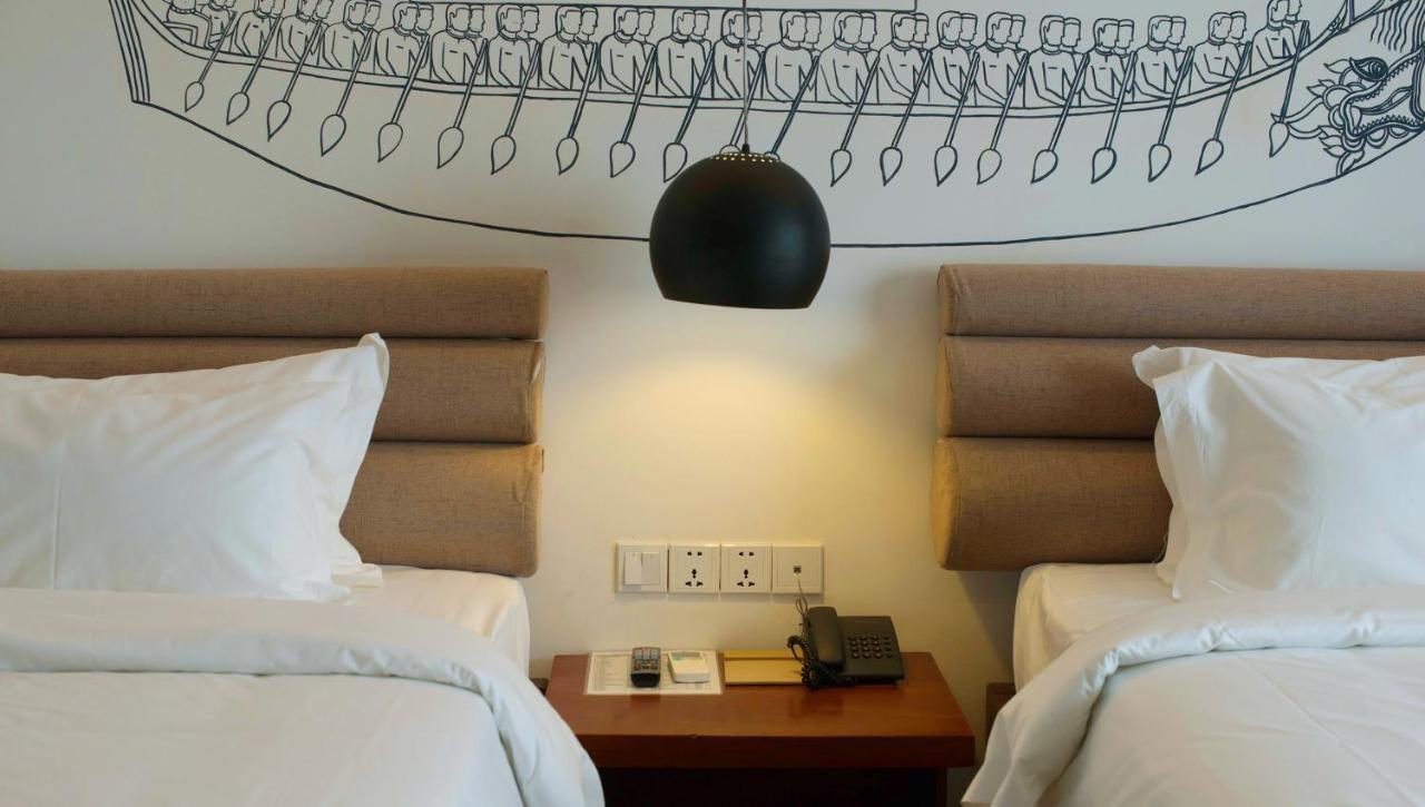 Almond Hotel Bassac River Пном Пен Екстериор снимка