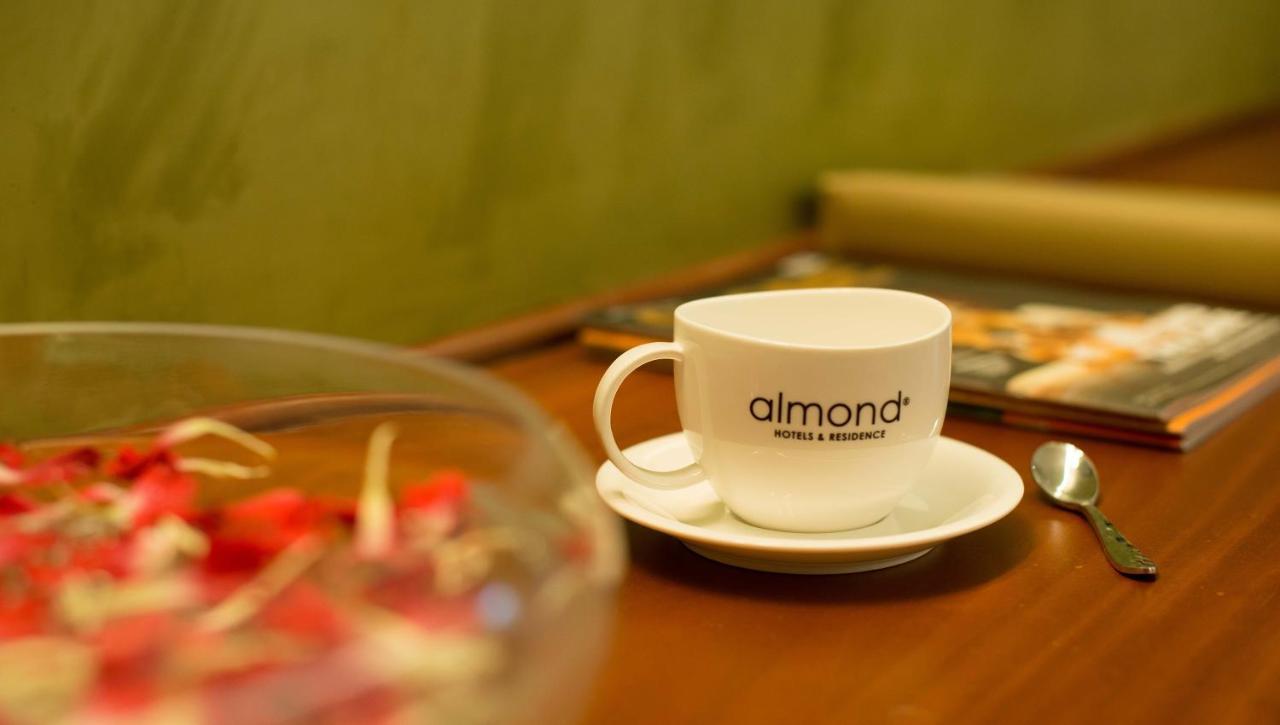 Almond Hotel Bassac River Пном Пен Екстериор снимка