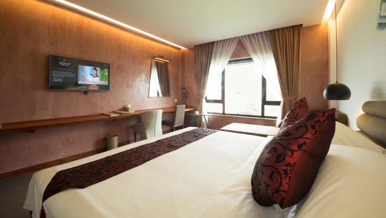 Almond Hotel Bassac River Пном Пен Екстериор снимка