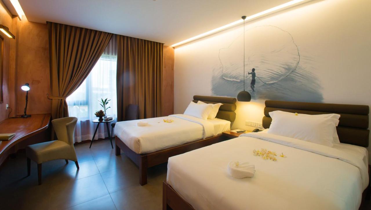 Almond Hotel Bassac River Пном Пен Екстериор снимка