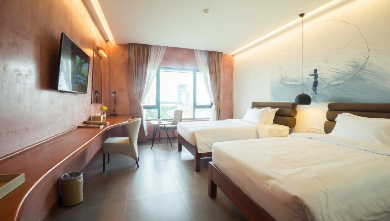 Almond Hotel Bassac River Пном Пен Екстериор снимка