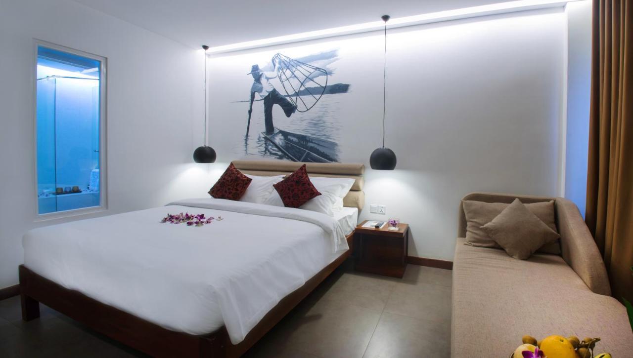 Almond Hotel Bassac River Пном Пен Екстериор снимка