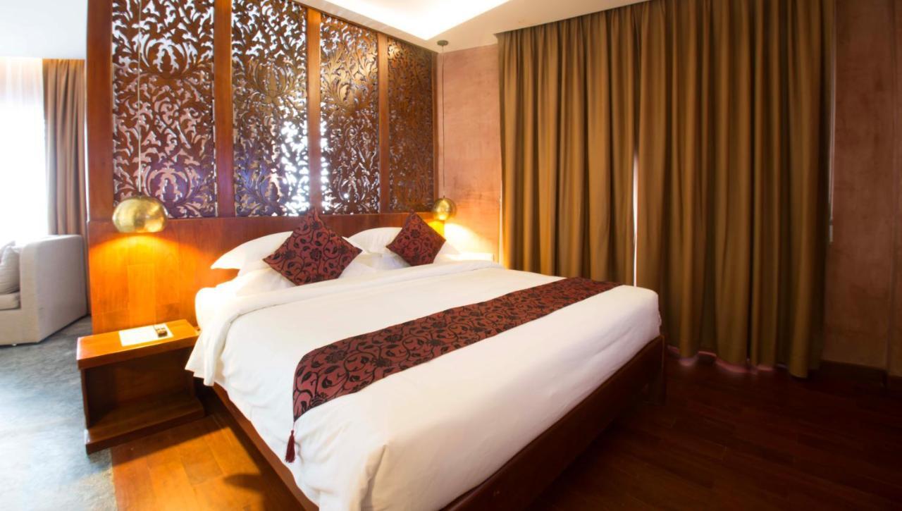 Almond Hotel Bassac River Пном Пен Екстериор снимка
